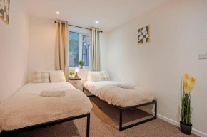 5 minute walk from Bury City Centre - 2 Bed Flat